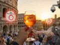 Koloseum, Aperol Spritz, znak ZTL i kamery monitoringu w Rzymie.