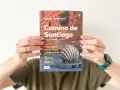 Okładka książki "Camino de Santiago" z symbolem muszli i informacją o 3 krajach i 10 trasach.