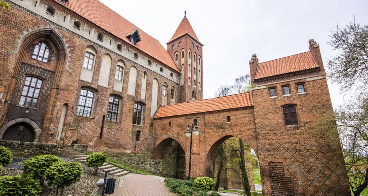Zamek w Kwidzynie, z jego ceglaną architekturą i charakterystyczną wieżą, kryje wiele ciekawostek.