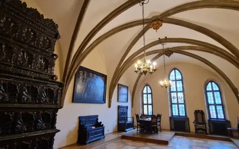 Wnętrze ratusza we Wrocławiu zachwyca bogactwem detali. Zwiedzanie tego miejsca to podróż w przeszłość.