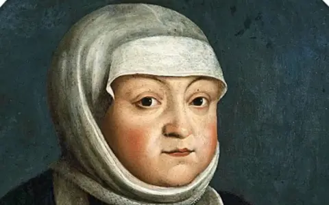 Portret Bony Sforzy w białym nakryciu głowy i ciemnym stroju na granatowym tle.