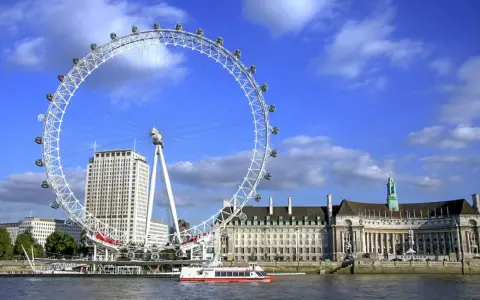 London Eye, z którego roztacza się widok na Tamizę i budynki, to miejsce pełne ciekawostek.
