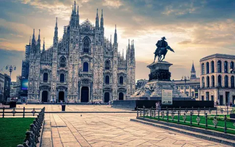 Katedra Duomo w Mediolanie i pomnik konny. Czy warto odwiedzić Mediolan? Zdecydowanie tak!