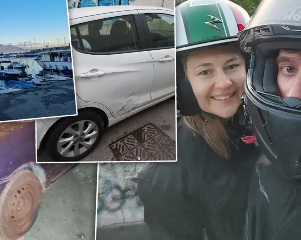 Uszkodzone samochody, para w kaskach i widok na port z łodziami.