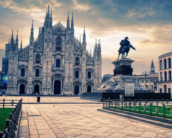 Katedra Duomo w Mediolanie i pomnik konny. Czy warto odwiedzić Mediolan? Zdecydowanie tak!