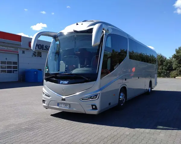 Nowy autokar Irizar czeka na wycieczkę objazdową autokarem do Włoch. Sprawdź, co zabrać!