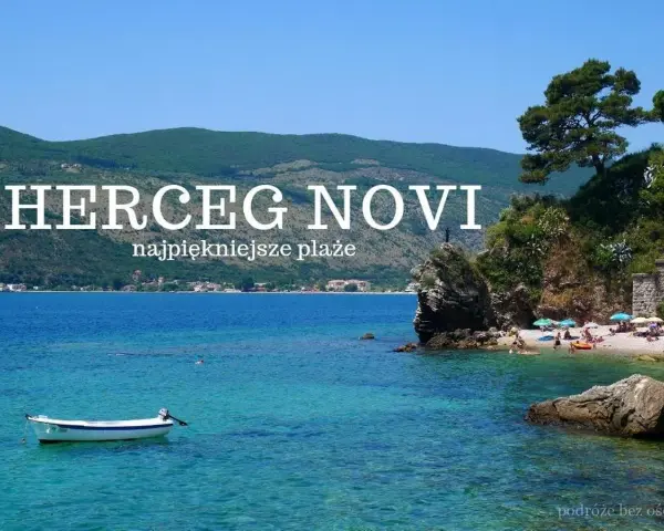 Herceg Novi, czarujące plaże w Zatoce Kotorskiej. Błękitna woda, kamieniste wybrzeże i zielone wzgórza tworzą idylliczny krajobraz.