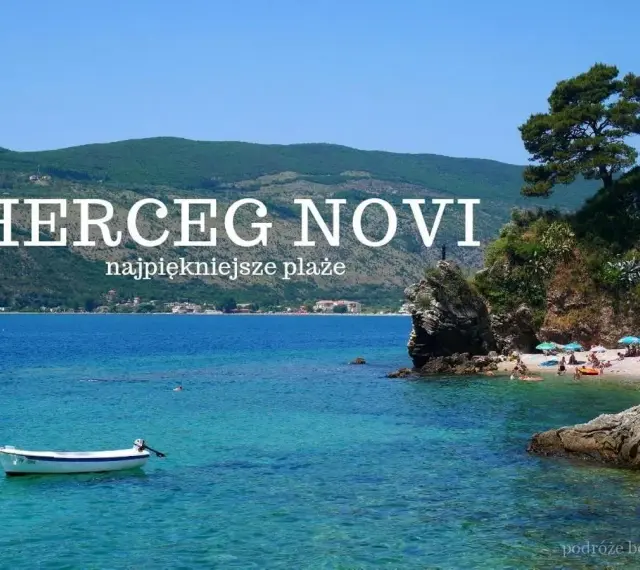 Herceg Novi, czarujące plaże w Zatoce Kotorskiej. Błękitna woda, kamieniste wybrzeże i zielone wzgórza tworzą idylliczny krajobraz.