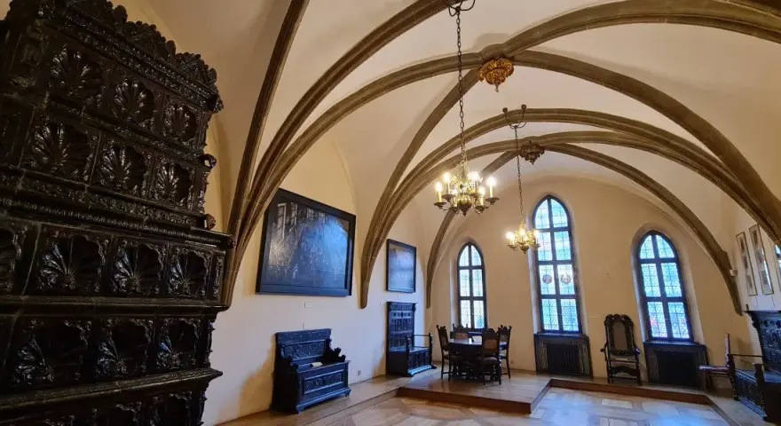 Wnętrze ratusza we Wrocławiu zachwyca bogactwem detali. Zwiedzanie tego miejsca to podróż w przeszłość.