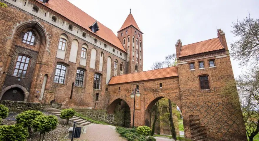 Zamek w Kwidzynie, z jego ceglaną architekturą i charakterystyczną wieżą, kryje wiele ciekawostek.