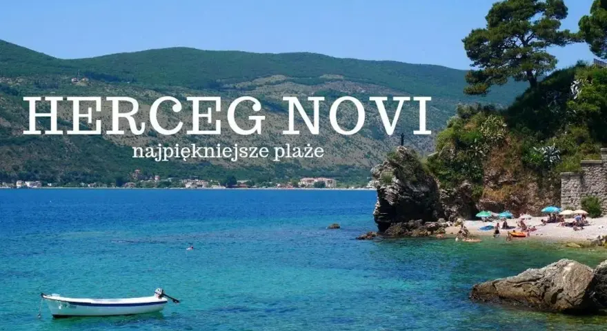 Herceg Novi, czarujące plaże w Zatoce Kotorskiej. Błękitna woda, kamieniste wybrzeże i zielone wzgórza tworzą idylliczny krajobraz.