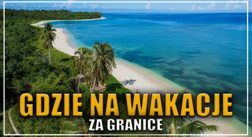 Rajska plaża z palmami i turkusową wodą. Idealne miejsce, gdzie jest ciepło w maju na zagraniczne wakacje.