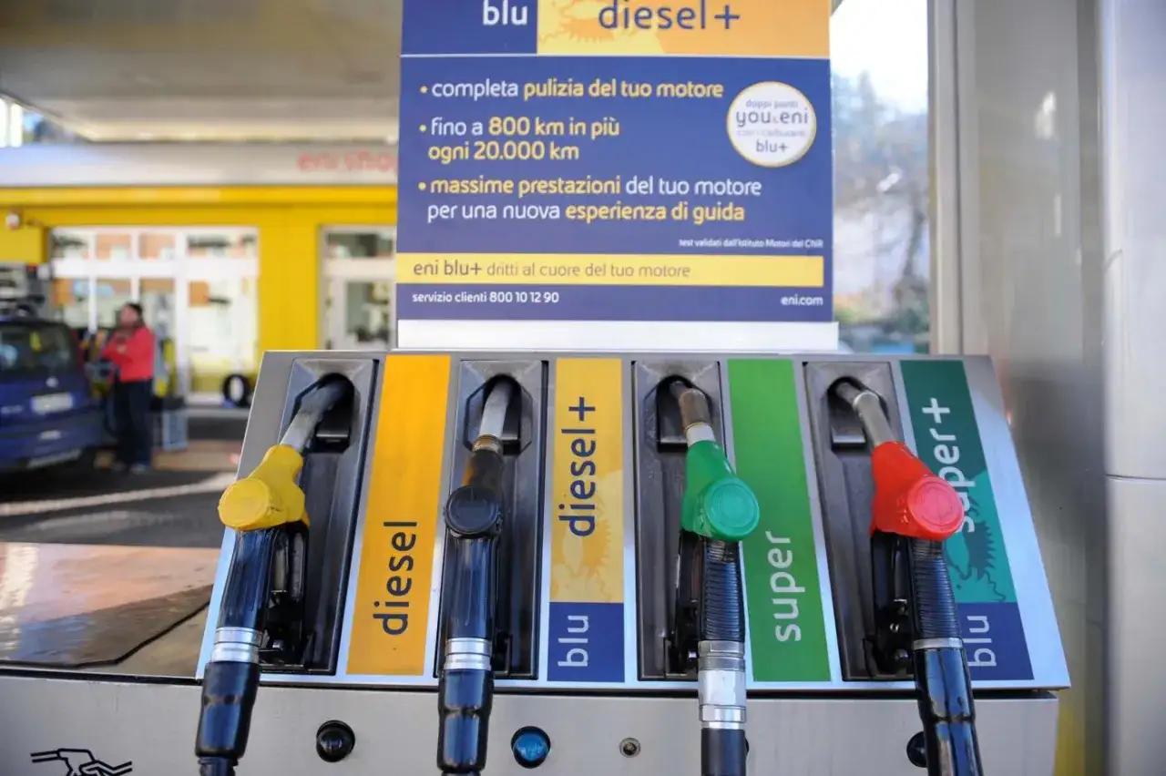 Dostępne rodzaje paliwa na stacji we Włoszech: Diesel, Diesel+, Super. Ceny paliwa mogą się różnić.