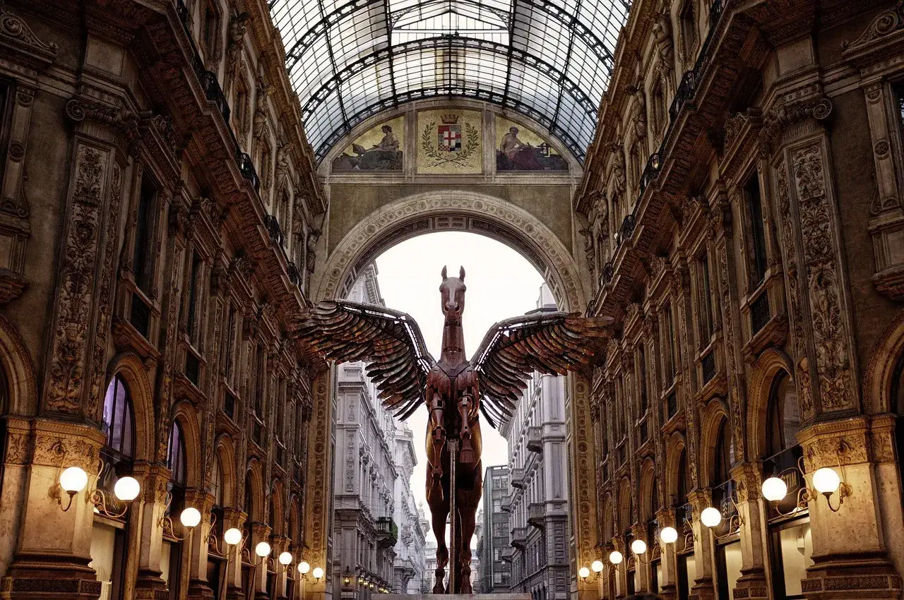Skrzydlaty koń w Galleria Vittorio Emanuele II. Mediolan w jeden dzień to marzenie, które warto zrealizować.