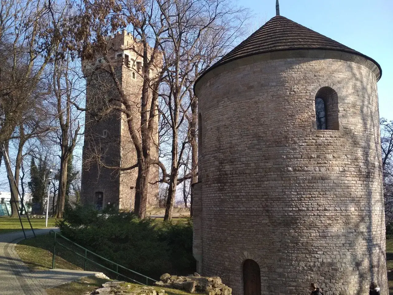 Wieża Piastowska i Rotunda św. Mikołaja – idealne miejsca na spacer po Cieszynie w jeden dzień.